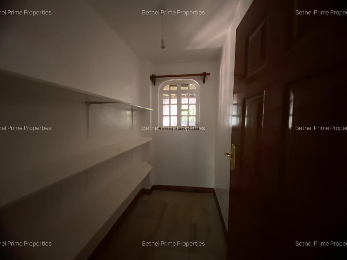 5 Bed House with En Suite in Nyari - 7