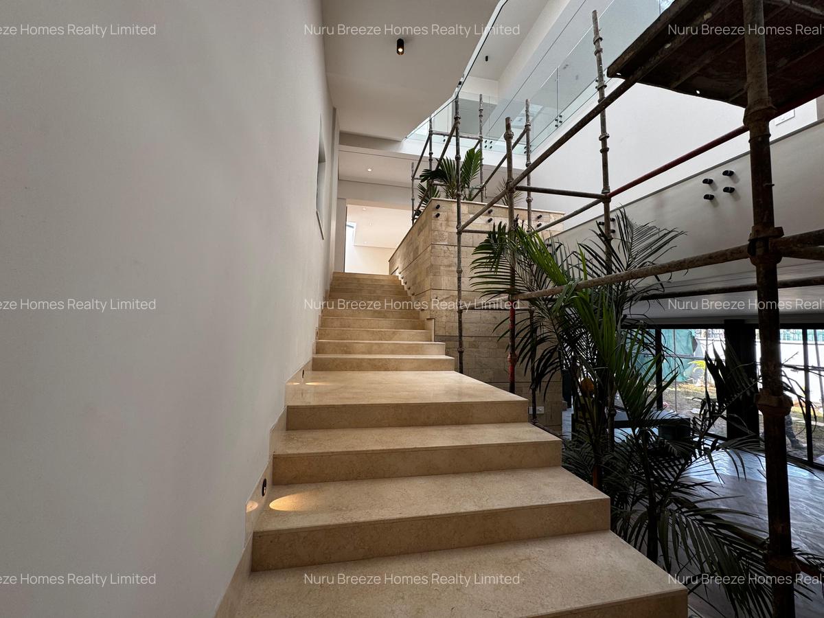 5 Bed Townhouse with En Suite in Westlands Area - 20