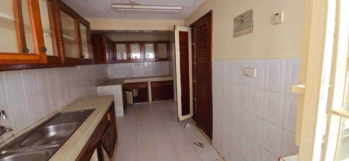 3 Bed Apartment with En Suite at Kileleshwa Road - 15