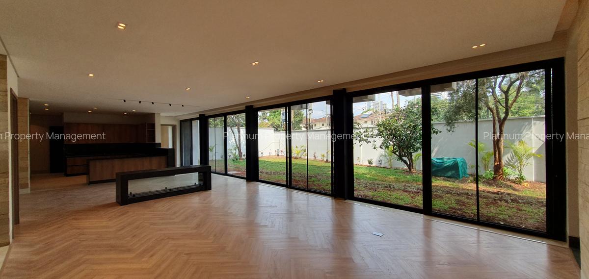 5 Bed Villa with En Suite in Westlands Area - 1