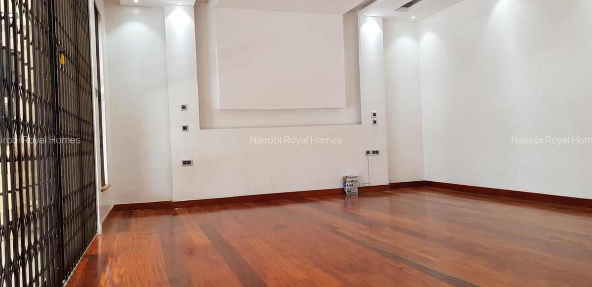 6 Bed Townhouse with En Suite at Lavington Green - 6