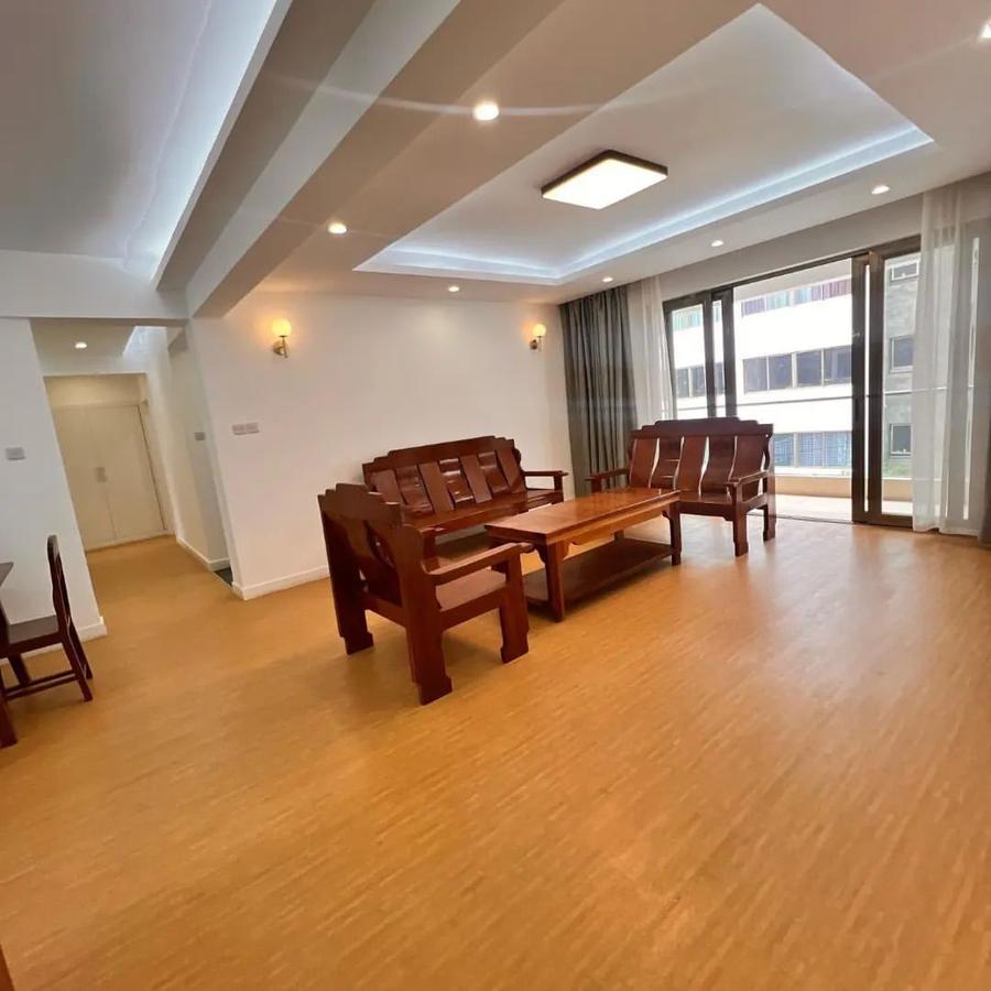 3 Bed Apartment with En Suite at Hatheru Road - 1