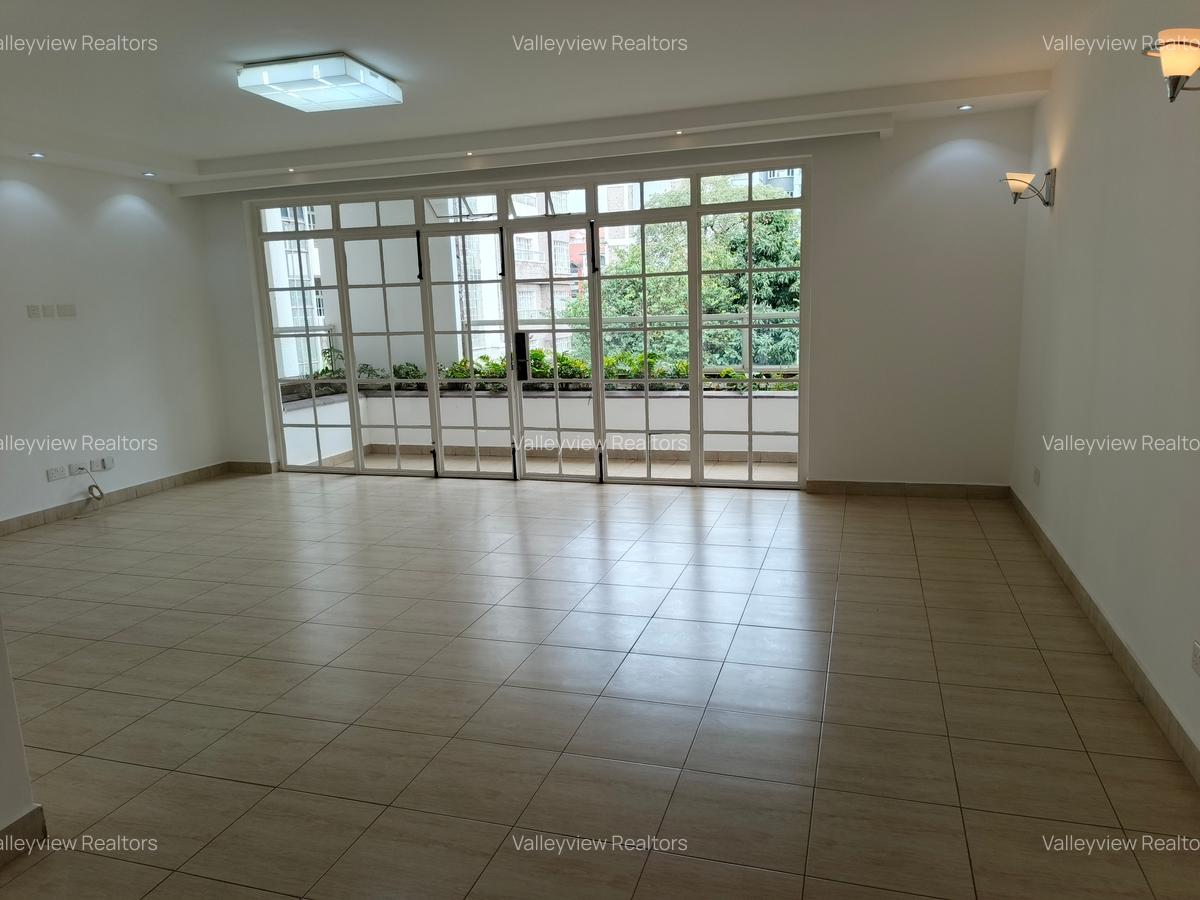 3 Bed Apartment with En Suite at Lavington - 14