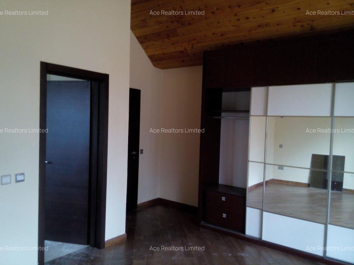 4 Bed House with En Suite at Karen Estate Nairobi - 11