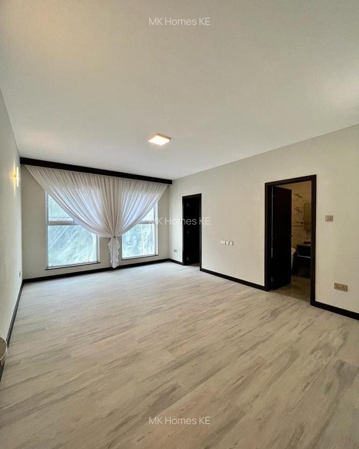 3 Bed Apartment with En Suite at Riverside - 6