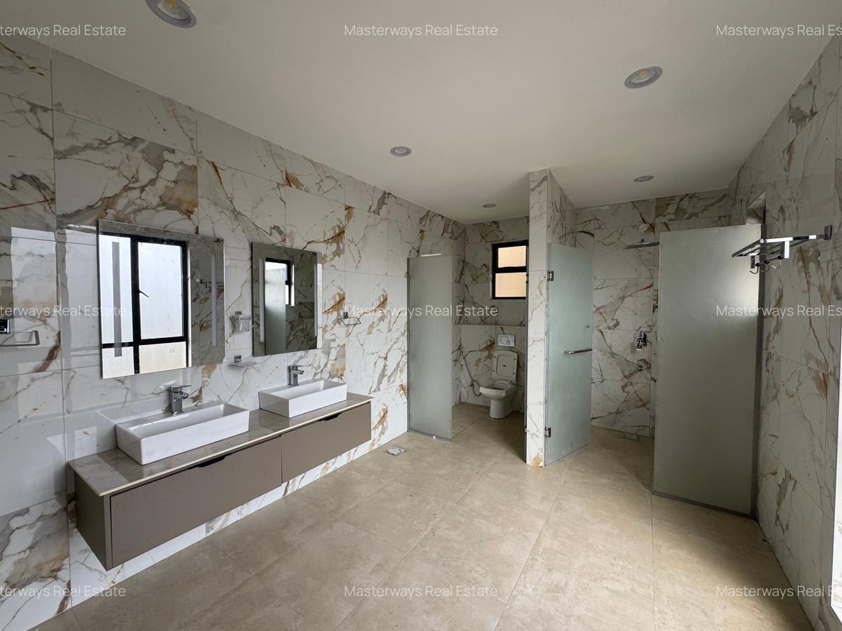 Serviced 3 Bed Apartment with En Suite in Brookside - 8