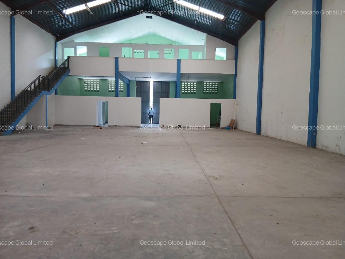 5,700 ft² Warehouse with Backup Generator in Industrial Area - 4