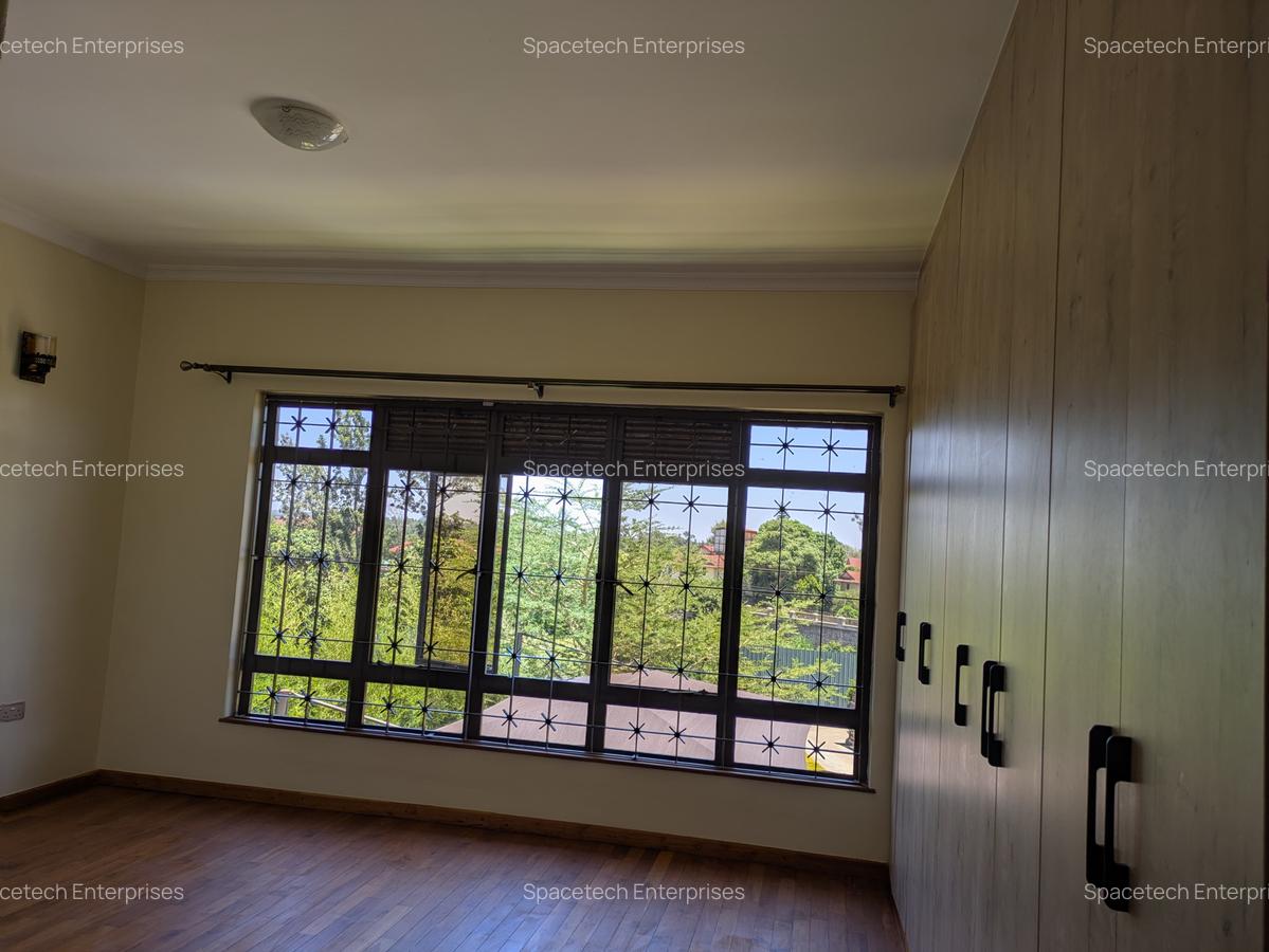 5 Bed Townhouse with En Suite in Runda - 9