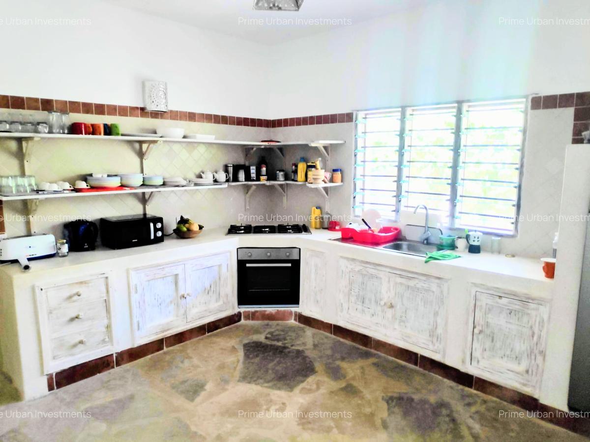 6 Bed House with En Suite in Watamu - 16