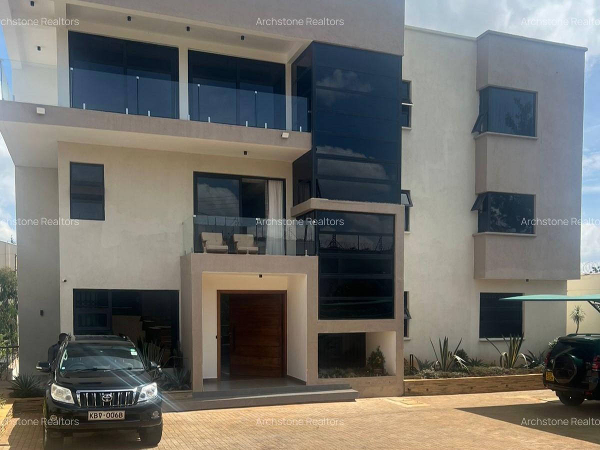 5 Bed House with En Suite in Runda - 1