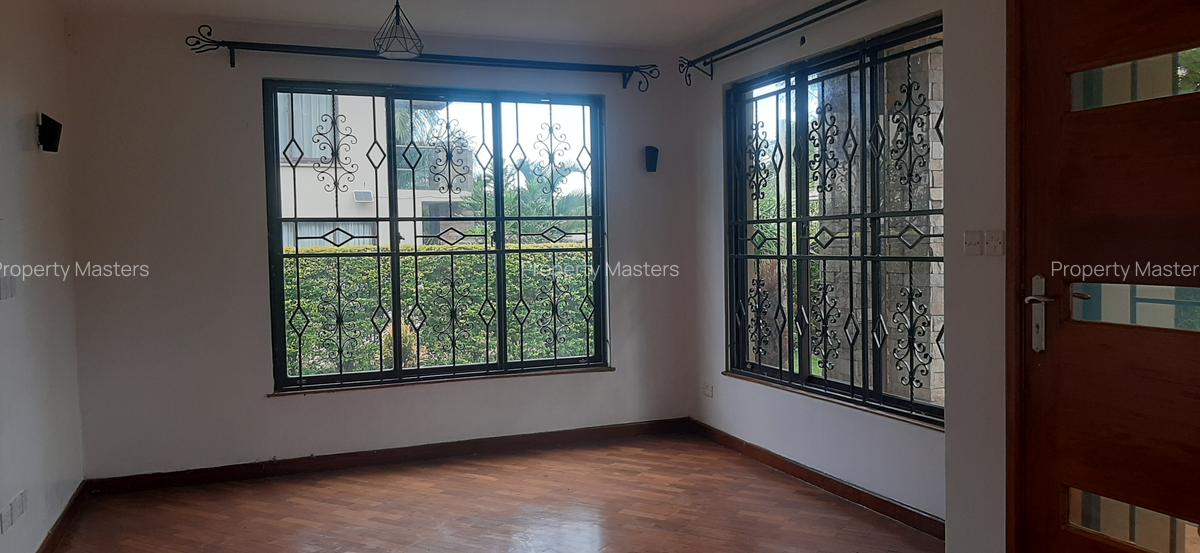 4 Bed Villa with En Suite at Ridgeways - 12