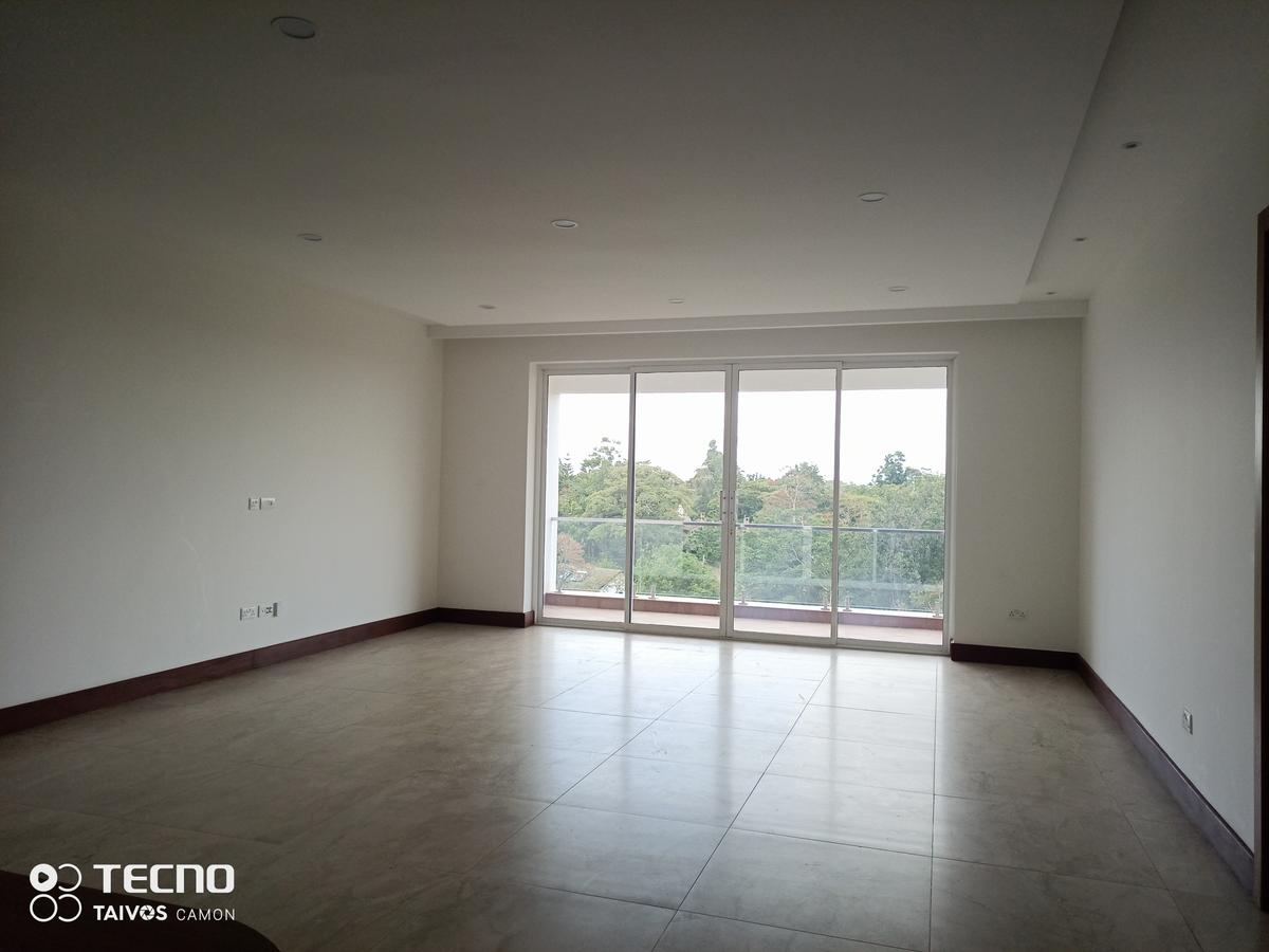 3 Bed Apartment with En Suite at 6Th Avenue - 10