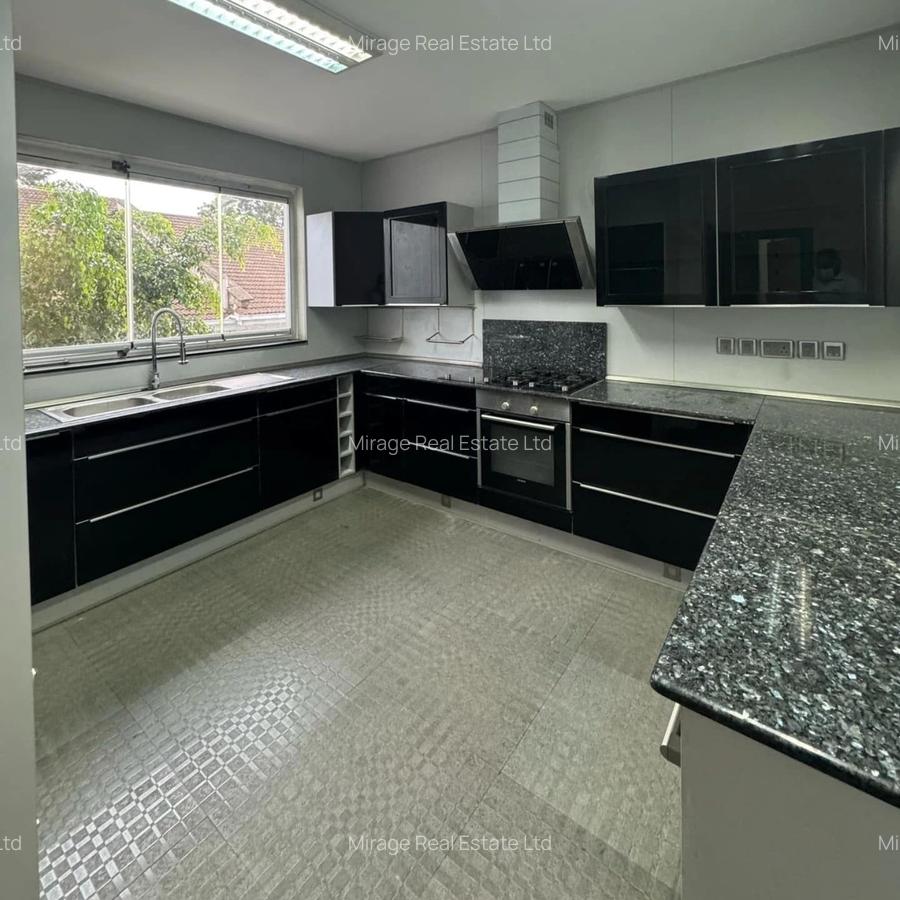 3 Bed Apartment with En Suite in Riverside - 5