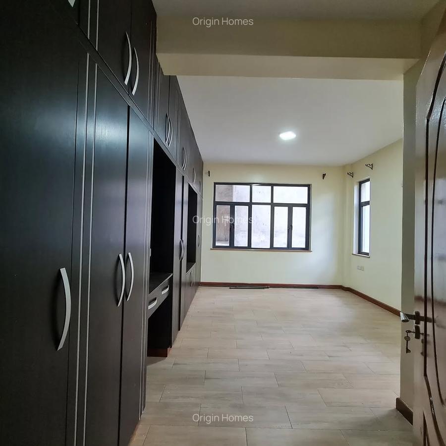 3 Bed Apartment with En Suite at Parkland - 6