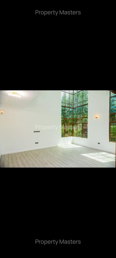 4 Bed Villa with En Suite at Millionaires Corner - 5