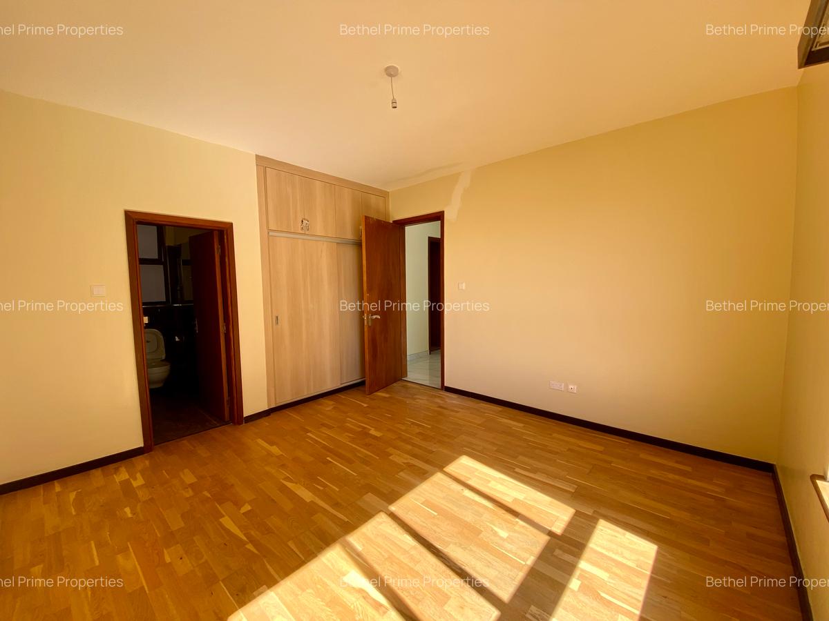 4 Bed Apartment with En Suite in General Mathenge - 2