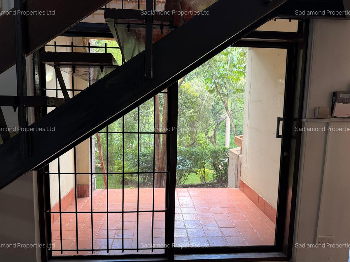 4 Bed House with En Suite in Riverside - 7