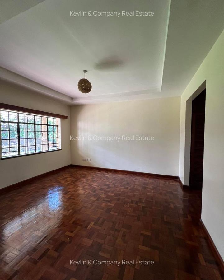 5 Bed Villa with En Suite in Runda - 3