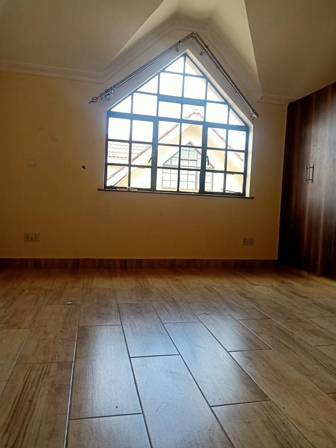 4 Bed Apartment with En Suite at Fourways Junction Estate - 16