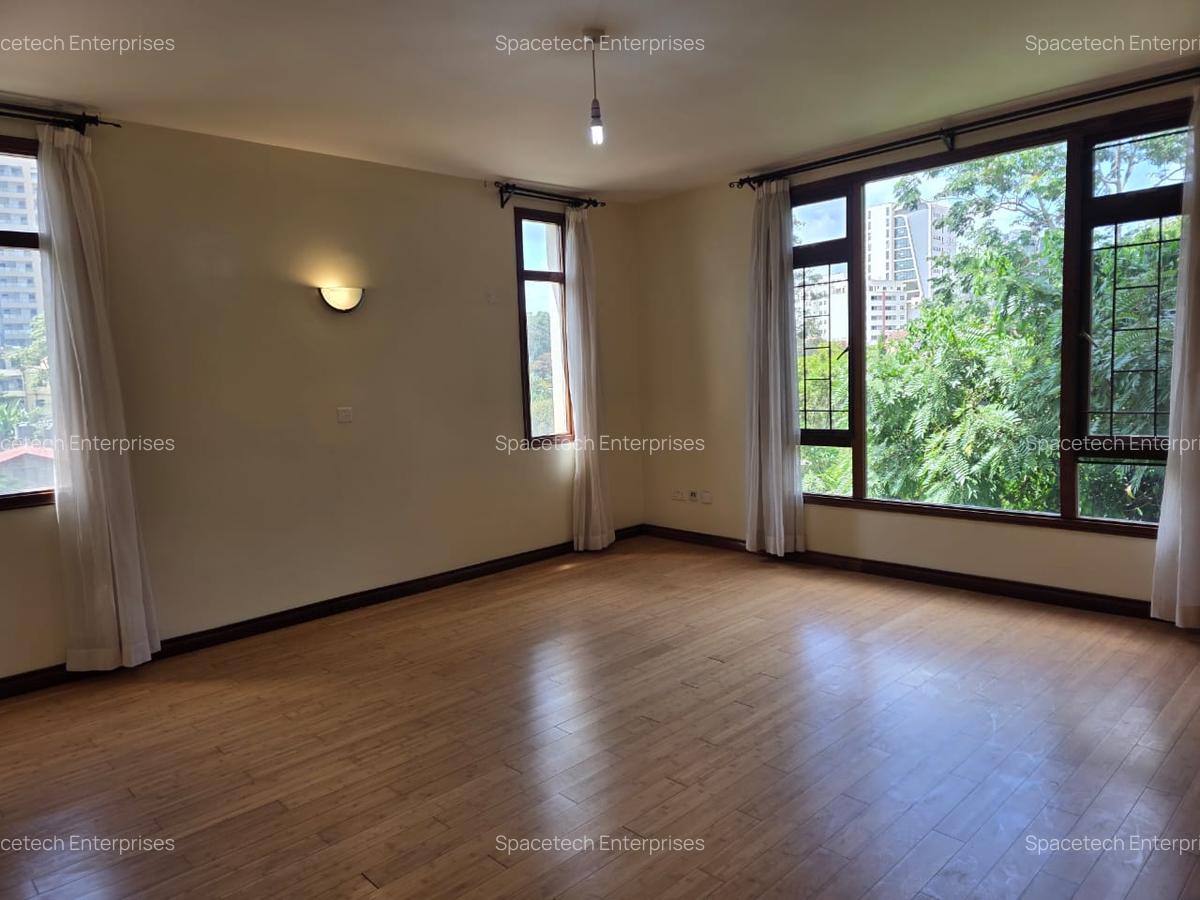 3 Bed Apartment with En Suite in Riverside - 13