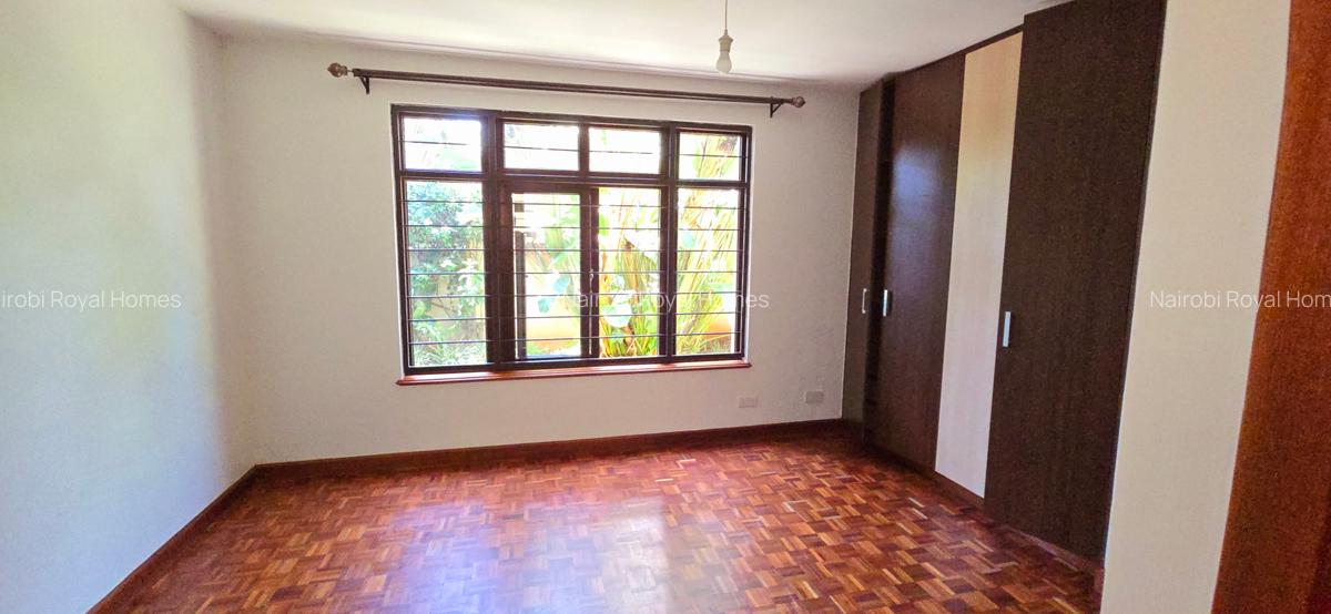 5 Bed Townhouse with En Suite at Lavington Green - 18