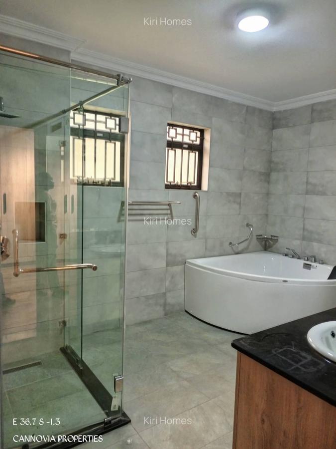 4 Bed Townhouse with En Suite in Karen - 2