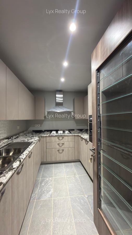 4 Bed Villa with En Suite in Spring Valley - 5