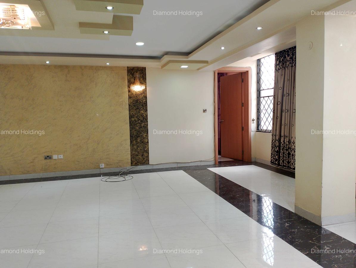 4 Bed Apartment with En Suite at Parklands - 12