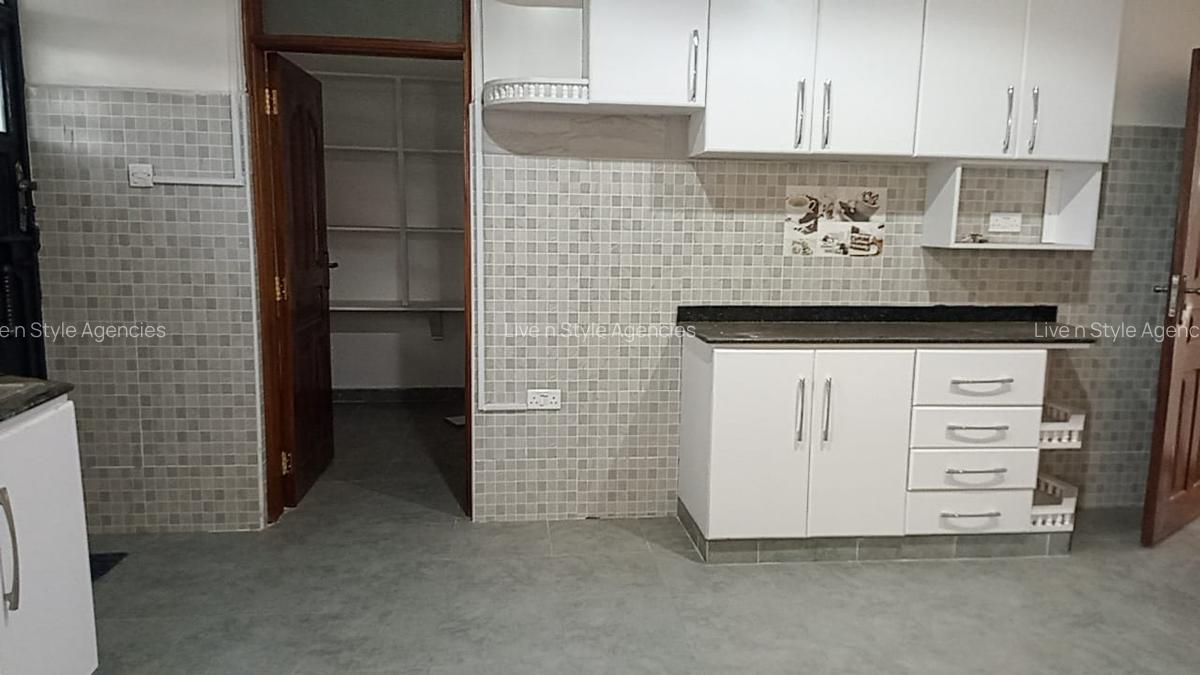 5 Bed Townhouse with En Suite in Runda - 11