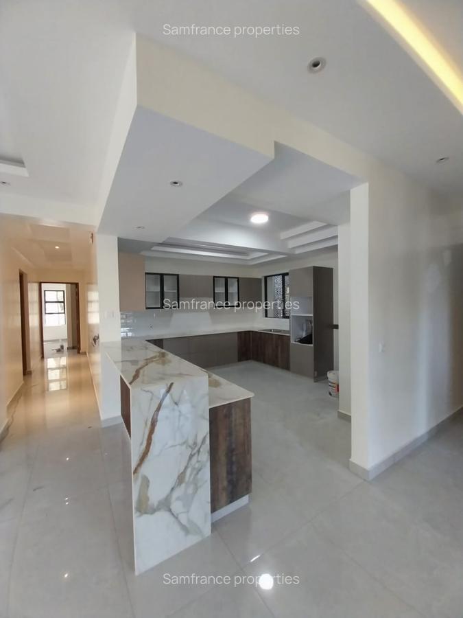 Serviced 2 Bed Apartment with En Suite at Links Road - 3