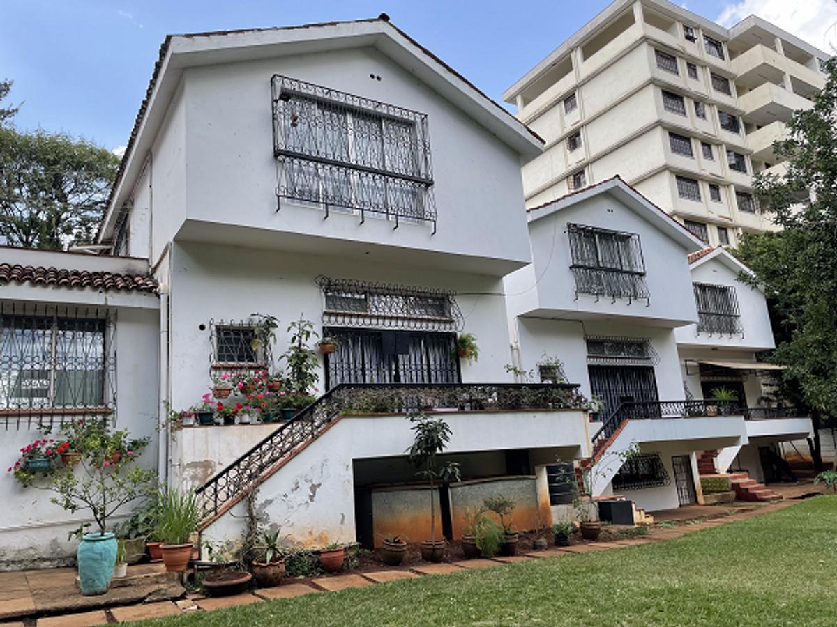 3 Bed Townhouse with En Suite at Lantana Road - 1