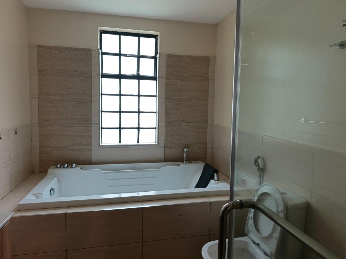 4 Bed Townhouse with En Suite in Kitisuru - 16