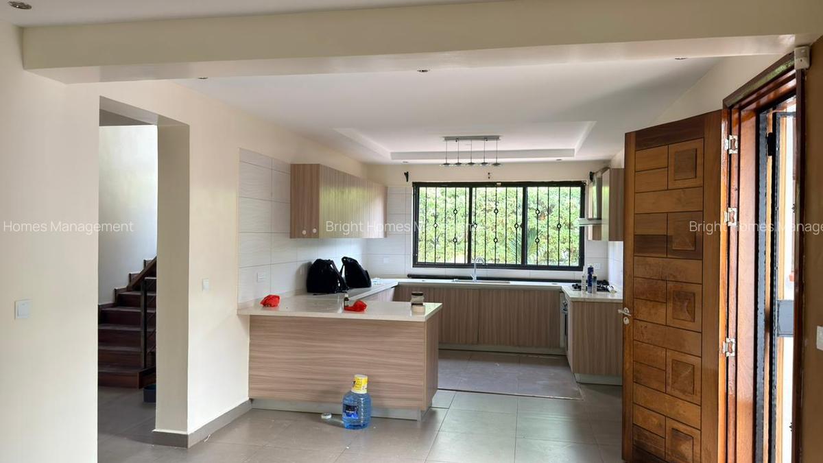 4 Bed Villa with En Suite in Lavington - 5