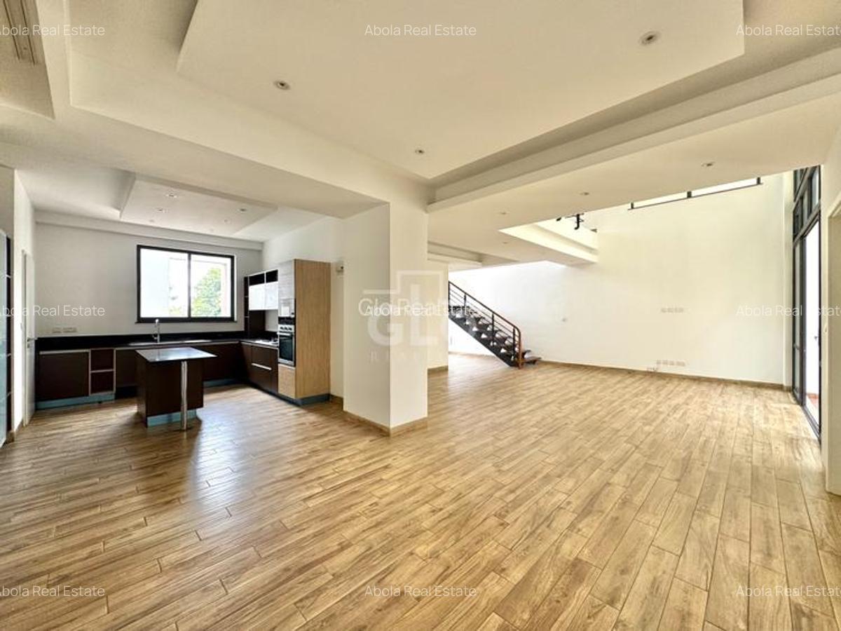 4 Bed Apartment with En Suite in Riverside - 17