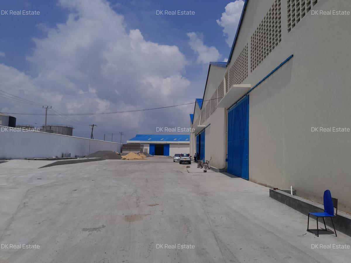 96,229 ft² Warehouse with Service Charge Included at Off Refineries Road - 6