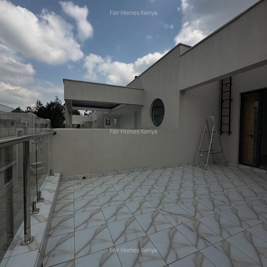 5 Bed Townhouse with En Suite at Lavington Green - 18