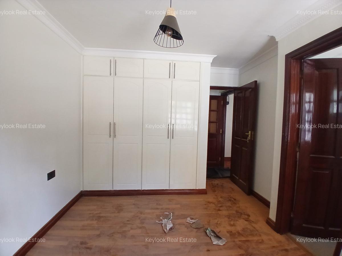 4 Bed House with En Suite at Lavington - 10