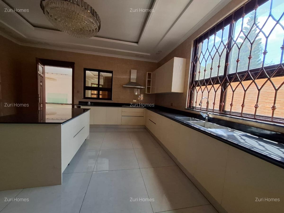 5 Bed Townhouse with En Suite in Lavington - 7