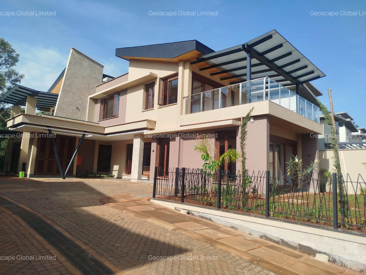 5 Bed House with En Suite in Runda - 1