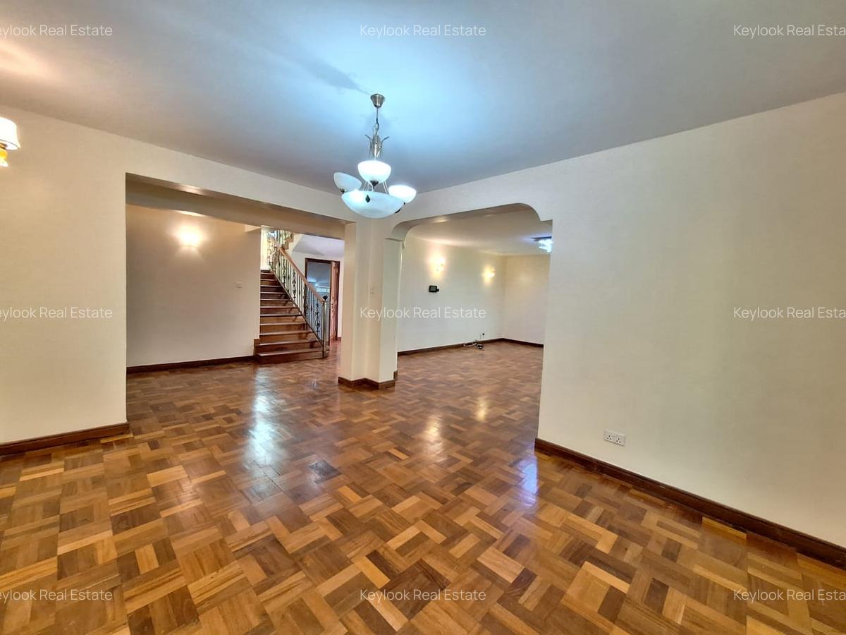 5 Bed Townhouse with En Suite at Lavington - 4