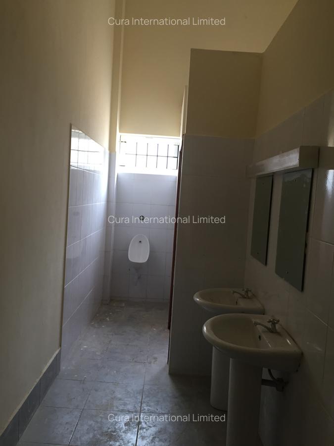 6,200 ft² Warehouse with Parking in Industrial Area - 5