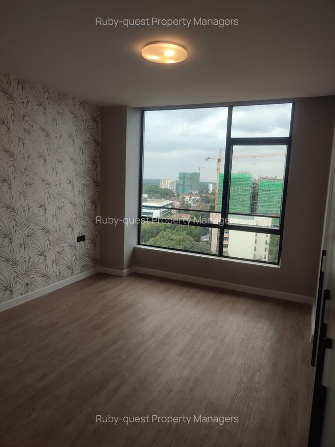 3 Bed Apartment with En Suite at Brookside - 4