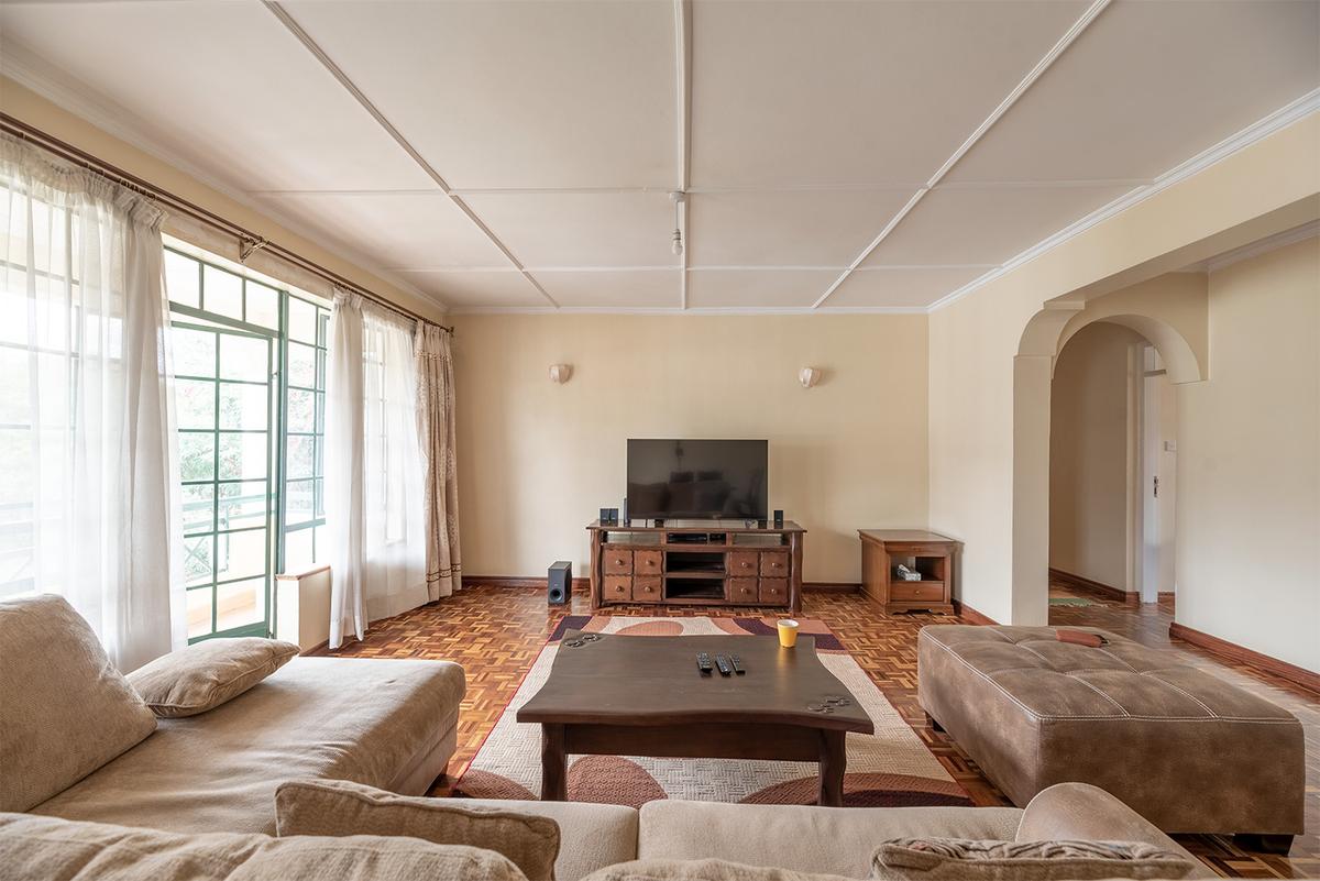 3 Bed Apartment with En Suite in Lavington - 2