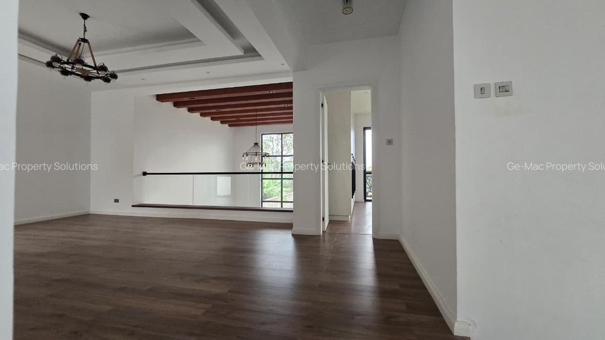 5 Bed House with En Suite in Lavington - 19