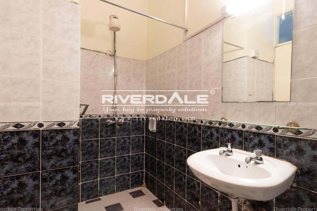 3 Bed Apartment with En Suite in Brookside - 11