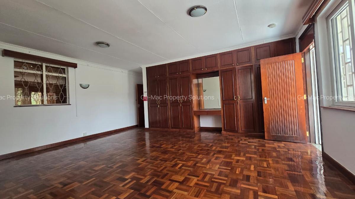 4 Bed House with En Suite in Runda - 14