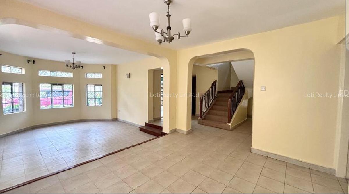 5 Bed Townhouse with En Suite in Lavington - 3