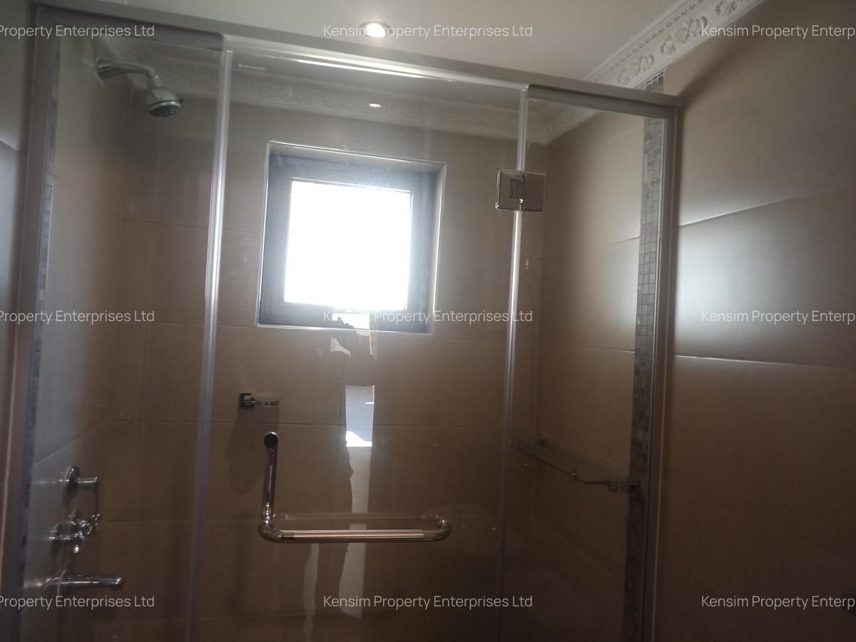 5 Bed Townhouse with En Suite in Lavington - 2