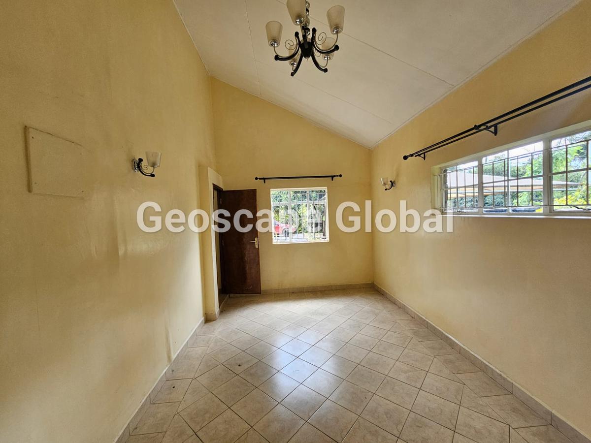 4 Bed House with En Suite in Lavington - 3