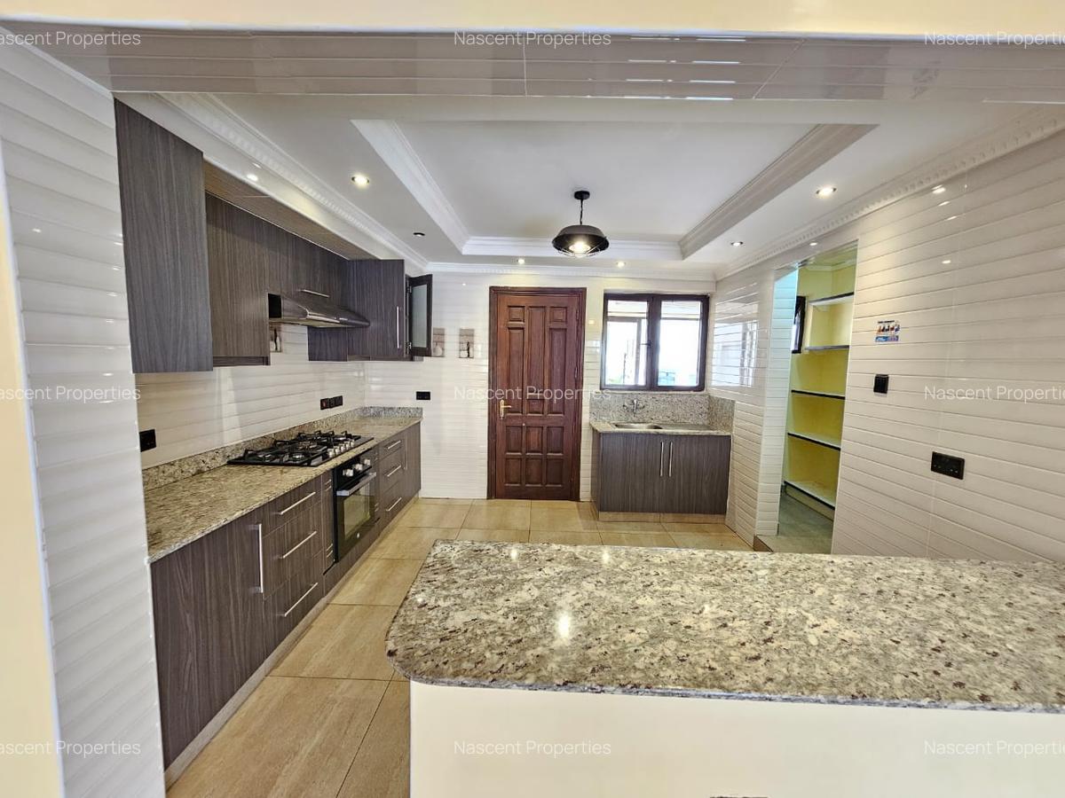 5 Bed Villa with En Suite in Lavington - 13